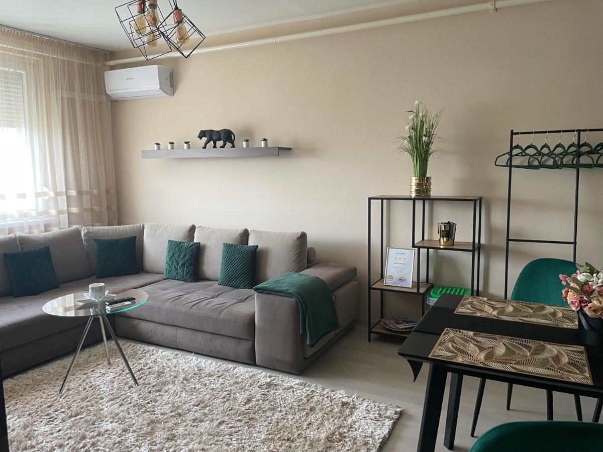 Bella Apartman Debrecen Buitenkant foto
