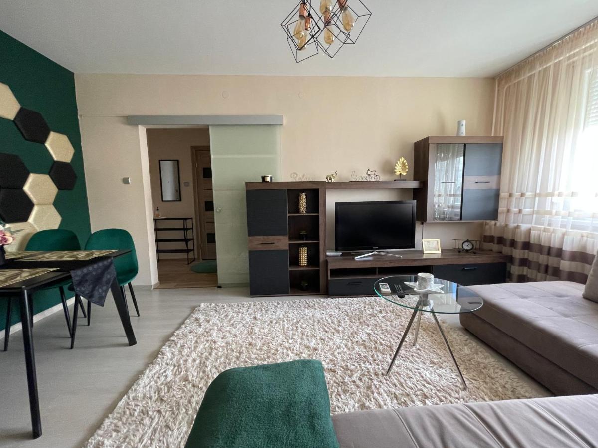 Bella Apartman Debrecen Buitenkant foto