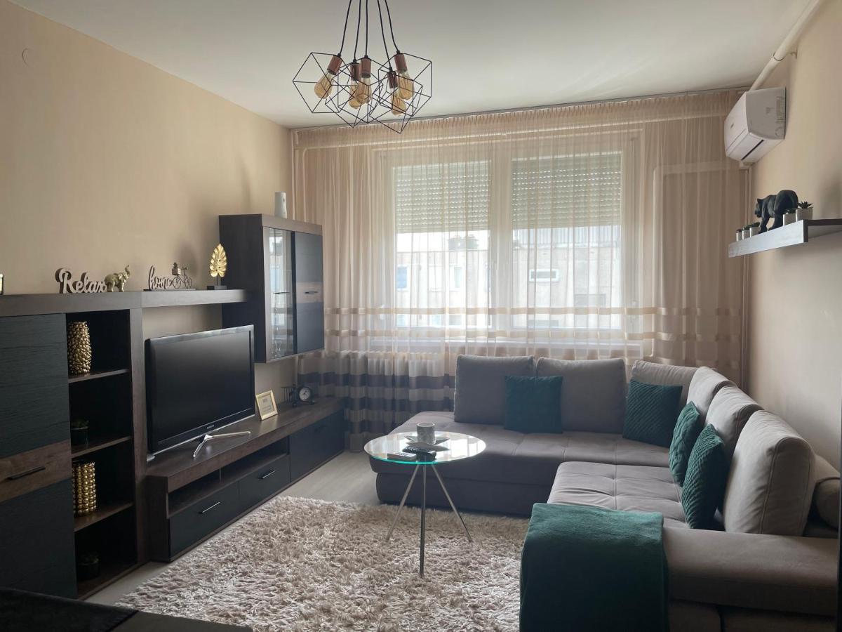 Bella Apartman Debrecen Buitenkant foto