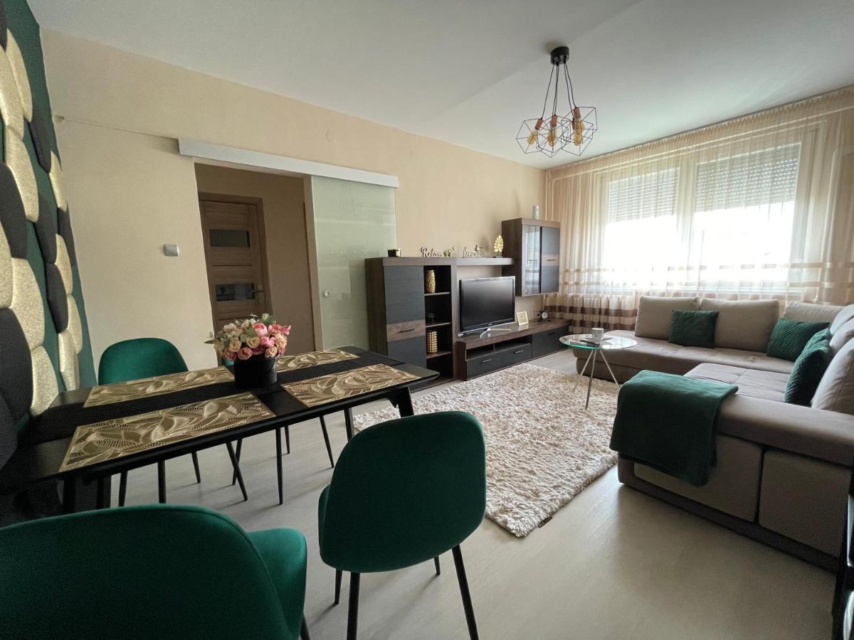 Bella Apartman Debrecen Buitenkant foto
