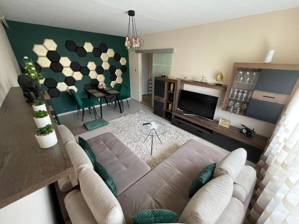 Bella Apartman Debrecen Buitenkant foto