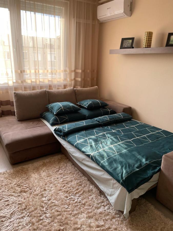 Bella Apartman Debrecen Buitenkant foto